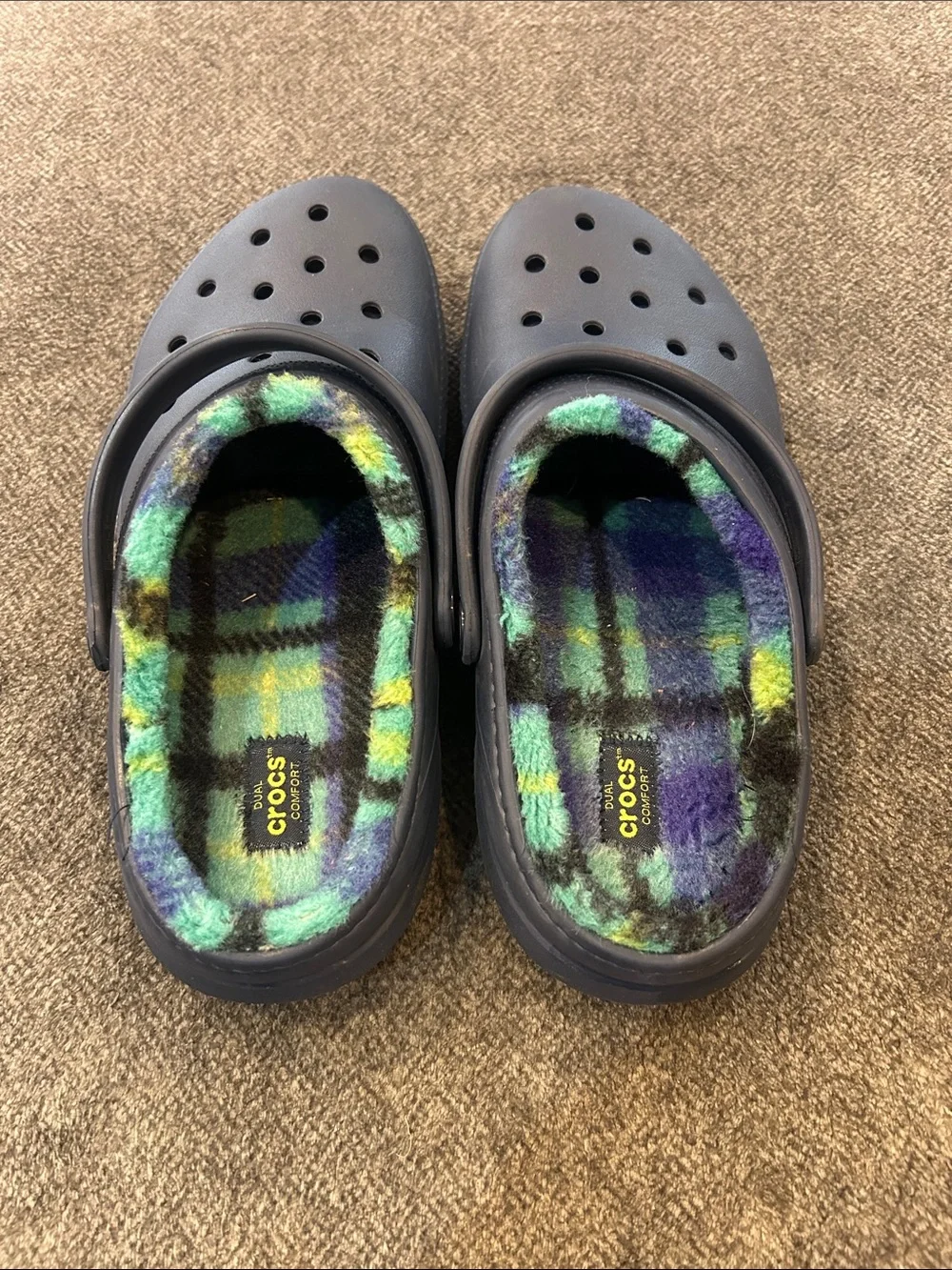 CROCS Kids Navy Clog with Multicolor Fuzzy Lining big kids 6